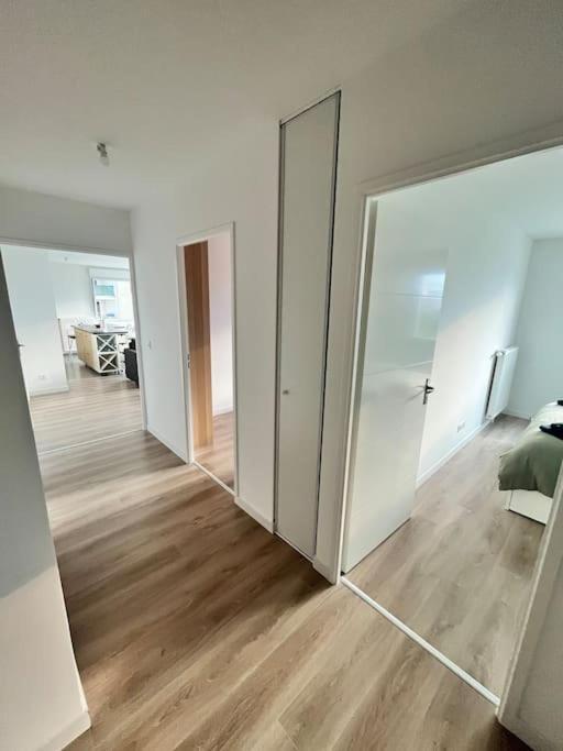 Superbe Appartement Neuf Dans Residence Familiale Aux Portes De Paris Avec Parking 이브리쉬르센 외부 사진